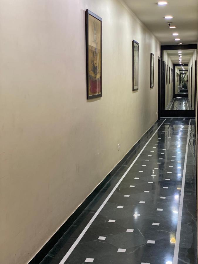 Shivam Hotel *