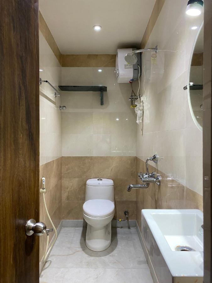 Shivam Hotel *